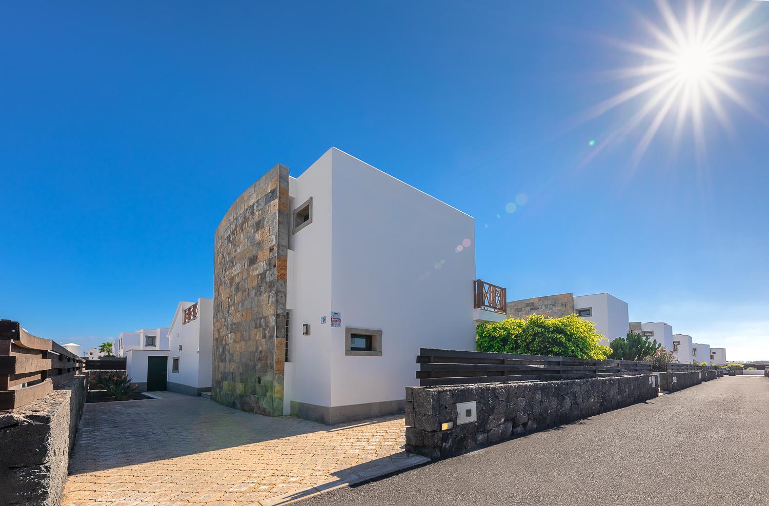 Camelot Holiday Homes By Livvo Playa Blanca  Exterior photo