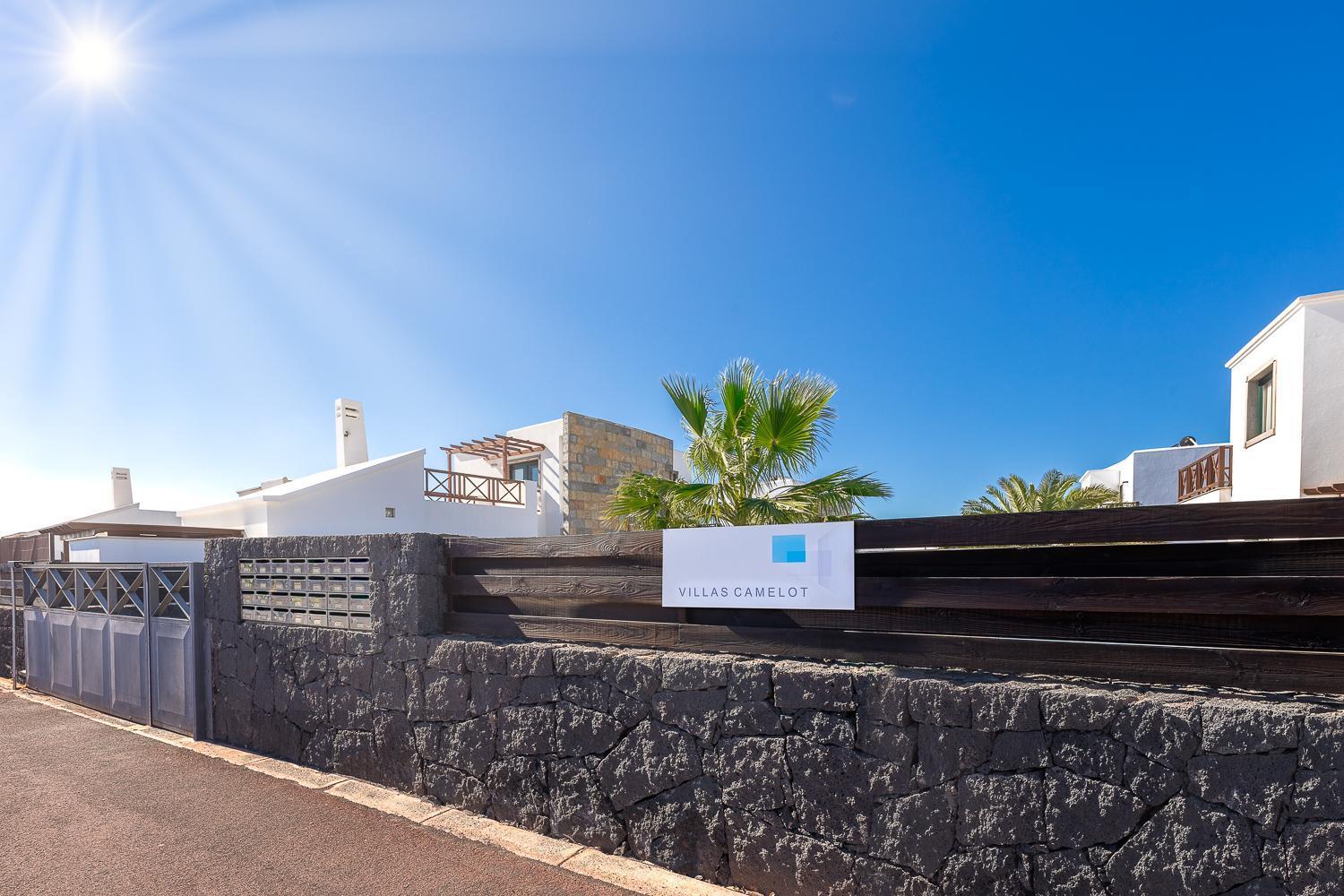 Camelot Holiday Homes By Livvo Playa Blanca  Exterior photo